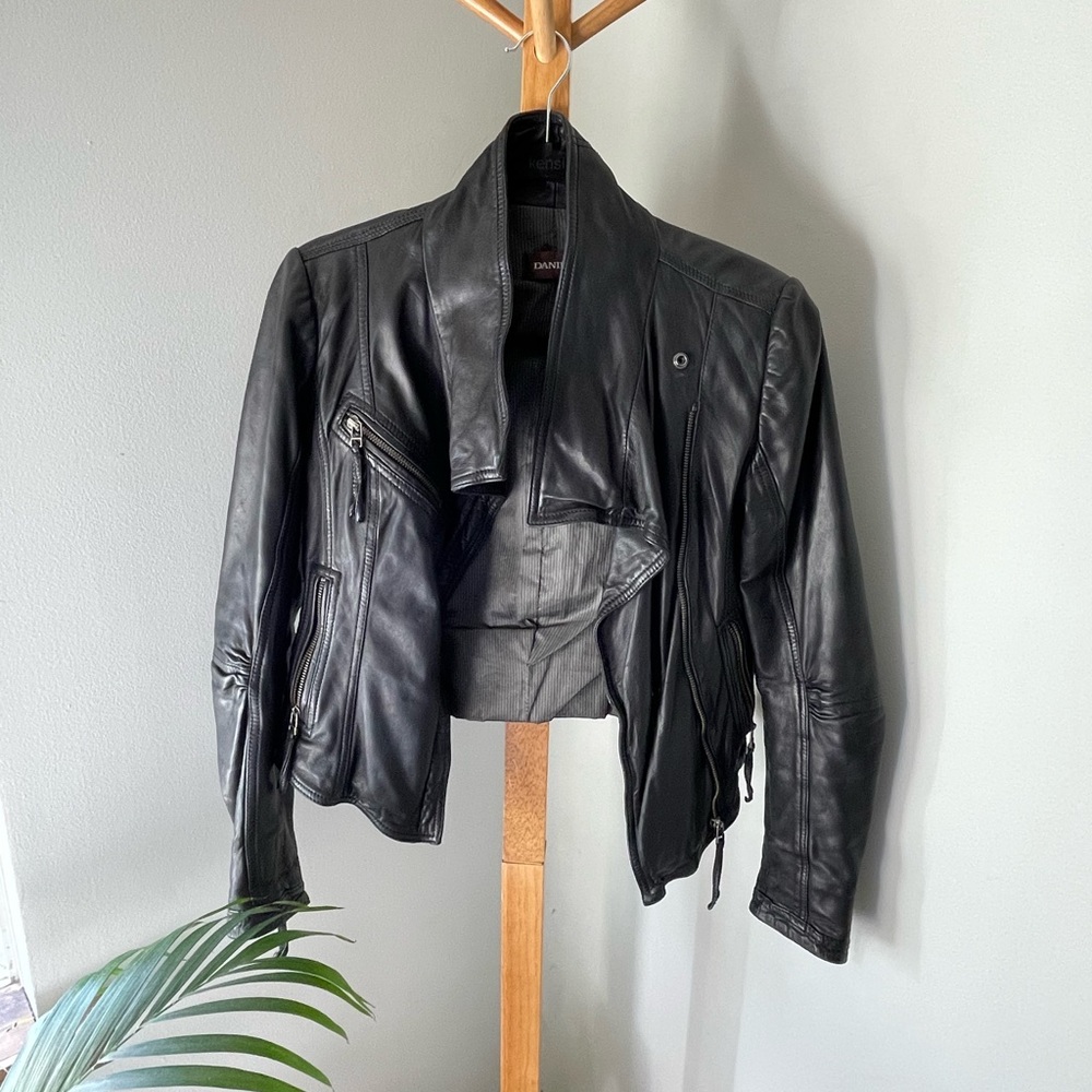 Danier Leather Jacket sz Small